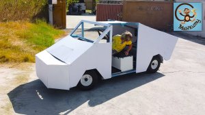 Артём и Милан делают полицейскую машину - делаем стены машины. МанкиТайм