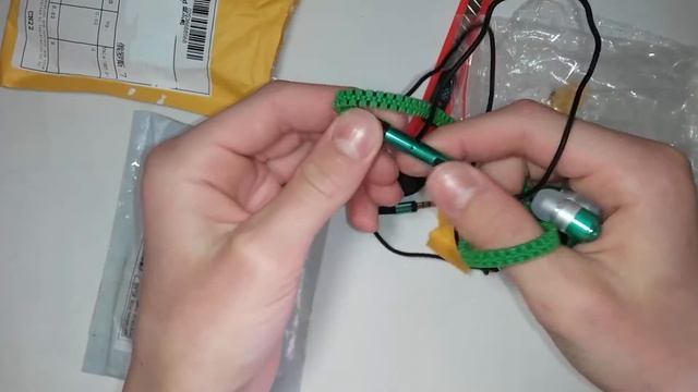 посылки из Китая: посылка №25 - №26 лак и наушники . смотреть онлайн