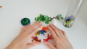 Распаковка игрушек Изучаем животных