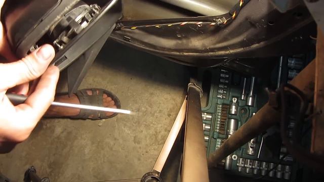 Замена зеркального элемента на наружном зеркале заднего вида Калины, Гранты и Приоры смотреть онлайн