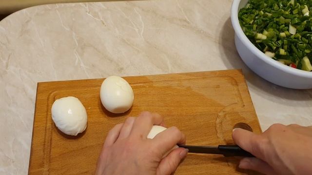 Супер простой и вкусный весенний салат с редиской без майонеза