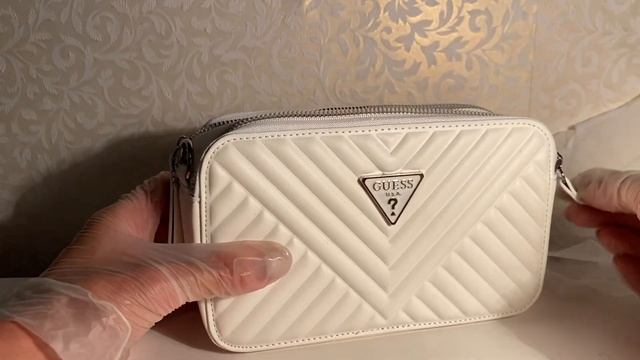 Сумка Guess белая смотреть онлайн