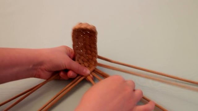 Лапти из газетных трубочек. Плетение из газет