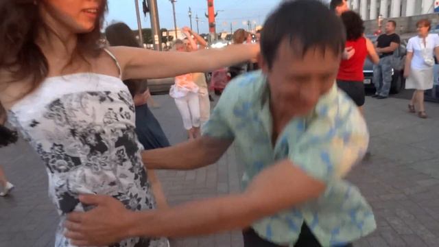 Стрелка, танцы.23 июля 11г. смотреть онлайн