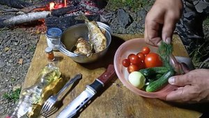 ЖАРЕНАЯ РЫБА НА КОСТРЕ В ЛЕСУ!!! Ох и вкусно!!!