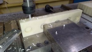 Глубокое сверление отверстий в пластике