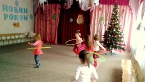 Зарядка с обручем. Крутим обруч в детском саду