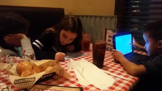 День Благодарения в ресторане. Начало. Приехали в горы на запад штата. Thanksgiving day 11-22-2018 смотреть онлайн