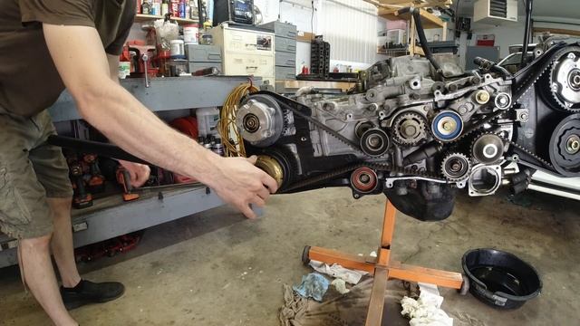 Subaru STI EJ25 engine tear down part 1