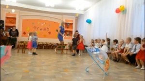 Игра с зонтиками средняя группа Горьковец Архангельск