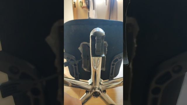 REMOVING HAIR FROM TROLLEY WHEEL | COMPUTER CHAIR