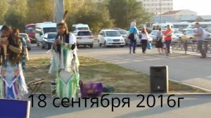 В Барнауле есть индейцы! говорят Эквадорские!In Barnaul in the square, the Indians!