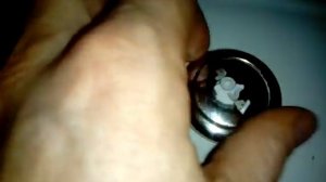 Как открутить кнопку сливного бачка унитаза.