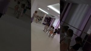 Первый урок балета. Школа балета Lil Ballerine.