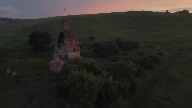 Руины церкви на берегу реки смотреть онлайн