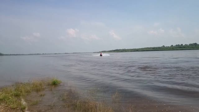 Гидроцикл c двигателем от авто. Ниссан sr20ve на реке Зея смотреть онлайн