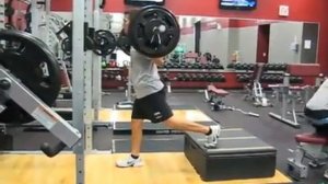 Приседания на одной ноге со штангой