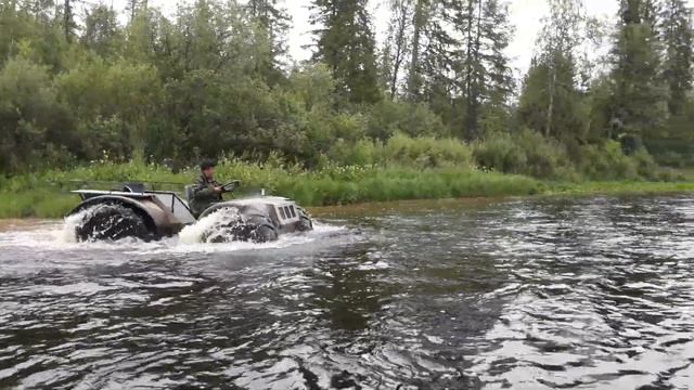 Болотоход "Аврора" через реку смотреть онлайн