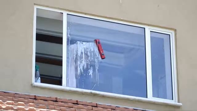 The Glider магнитная щетка для мытья окон смотреть онлайн