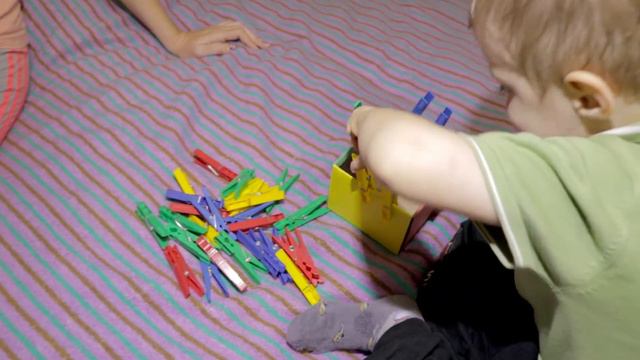 Игры с прищепками. Игры дома.