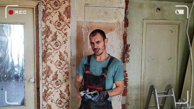 ЛОМАЕМ СТЕНЫ | Переделка старой квартиры своими руками | Купили убитую квартиру. Бюджетный ремонт