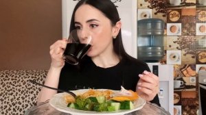 МУКБАНГ НА КУХНЕ Паста с Икрой, Салат ? и Копченое мясо Russia MUKBANG