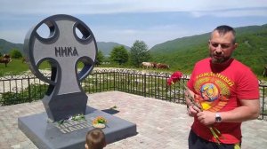 Памятник погибшим псковским десантникам 6-ой роты. Село Улус-Керт. Чечня