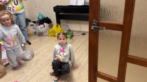 СРОЧНО СКУПАЕМ ВСЁ В МАГАЗИНАХ. НАСТЯ ТАЩИТ К НАМ ВЕЩИ БАУЛАМИ. 14.02.24.