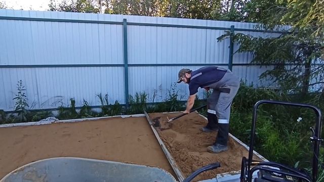 Площадка под мангал, укладка тротуарной плитки.