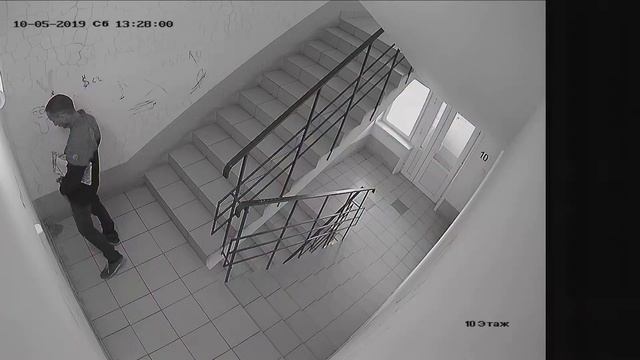 Мужчина пописал в подъезде смотреть онлайн