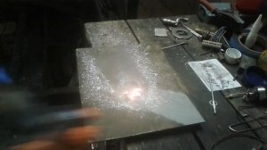 Как горит магний с песок и водой.