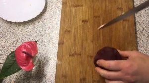 Салаты со свёклой: салат со свёклой, яйцом и сыром и салат из маринованной капусты со свёклой