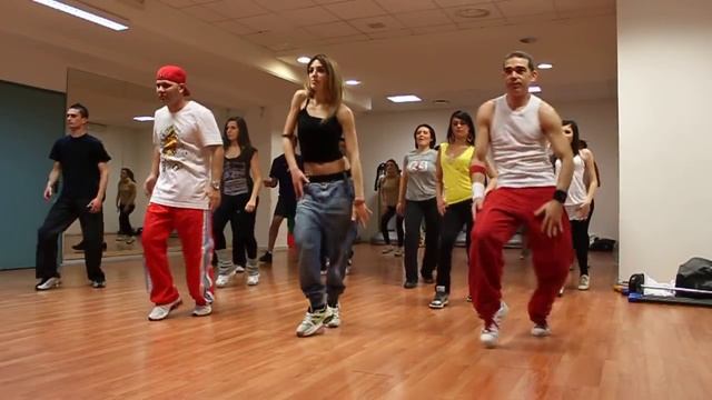 CORSO REGGAETON Roli Fernandez 1.MOV смотреть онлайн
