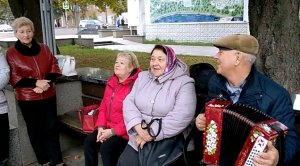 2830 Частушки народные песни танцы городской парк фонтан под гармонь гармошка город Орёл в г. Орле