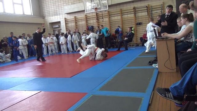 Ткаченко - Березюк. - 42 кг. Чемпионат Киева 2003-2004 г.р. 25 апреля 2015. смотреть онлайн