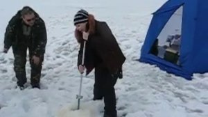 Мастер-класс по сверлению льда буром)
