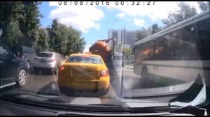 Говновоз взорвался прямо на дороге
