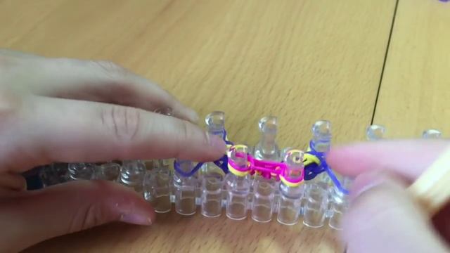 Браслет из Rainbow Loom "Лестница с каймой". смотреть онлайн