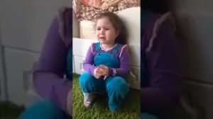 маленькая девочка хочет жениха