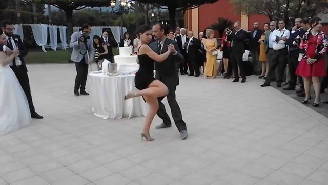 Leonardo Amendola e Paola COnventi - Tango improvvisation - Libertango смотреть онлайн