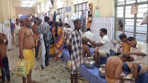 Индийская традиция бриться наголо