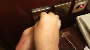 Как вставить евровилку в арабскую розетку.