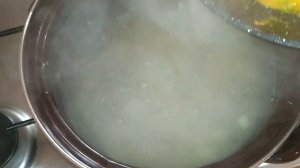 КУРИНЫЙ СУП с ЯИЧНОЙ БОЛТУШКОЙ/ Как приготовить куриный суп с яйцом