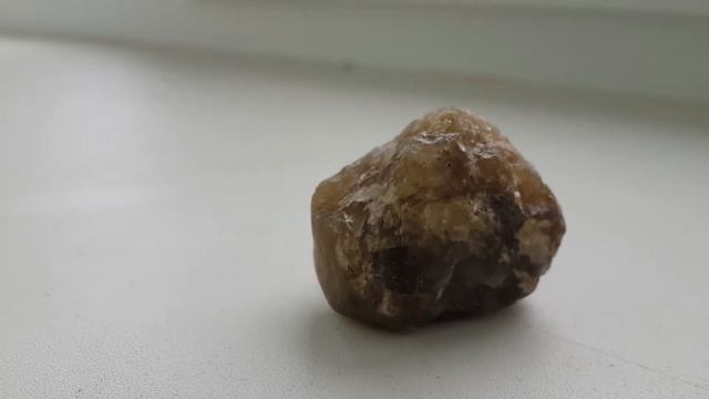 Камень похожий на янтарь смотреть онлайн