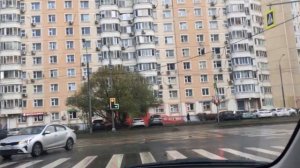 Как правильно проезжать регулируемый перекресток с дополнительной секцией направо. Пункт 13.5 ПДД.
