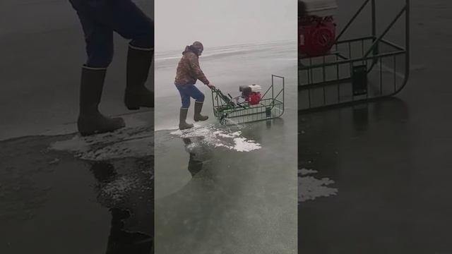 Пилим лёд.