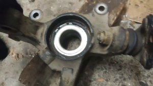 Toyota Vista. Замена ступичных подшипников и шаровой