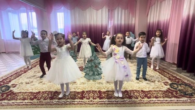 Песня Новый Год. Подготовительная группа. Дети 6-7 лет. смотреть онлайн