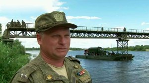 Решить многолетнюю транспортную проблему жителей К...ти неожиданно помогли бойцы мостового батальона