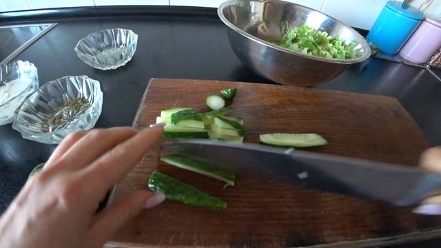 Весенний салат /Салат со сметаной и яйцом / Рецепт: Весенний салат с яйцом